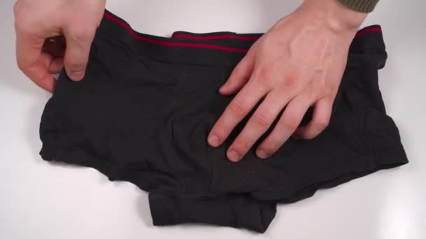 穿上白色背景的黑色内裤 高质量的录像 — 图库视频影像