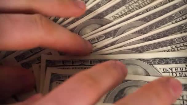 Banyak Uang Kertas Seratus Dolar Tangan Video Berkualitas Tinggi — Stok Video