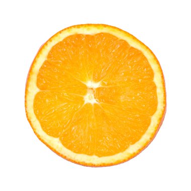 Beyaz üzerine izole edilmiş bir portakal parçasıdır..