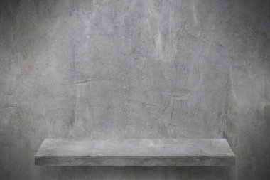 Ürün sergisi için rafı olan beton bir duvar..