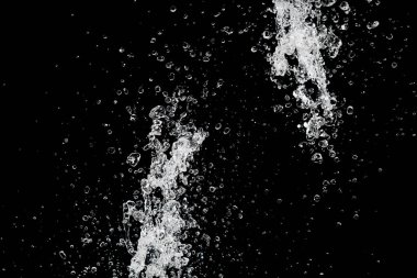 Su, siyaha vuruyor..