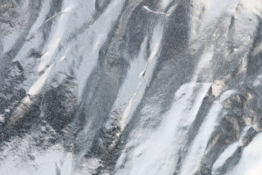 Desen ve arkaplan için gümüş folyo dokusudur.