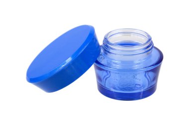 Beyaz kapaklı mavi krema kabı..