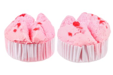 Beyaza izole edilmiş iki pembe kek..