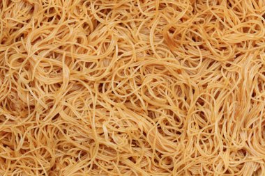 Kalıplar ve arka plan için küçük kızarmış şehriye..