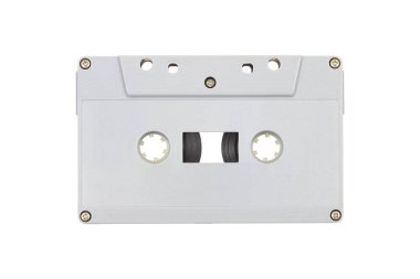 Gri plastik ses kaseti beyaza izole edilmiş..