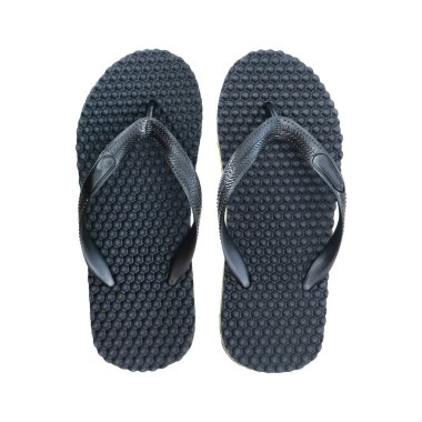 Siyah sandaletler beyazın üzerinde izole edilmiş..