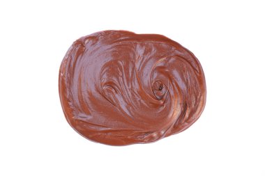 Erimiş siyah çikolata, beyazda izole edilmiş..