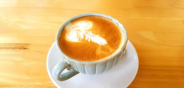 Close Kopje Cappuccino Latte Koffie Geïsoleerd Houten Achtergrond Tafel Cafe — Stockfoto