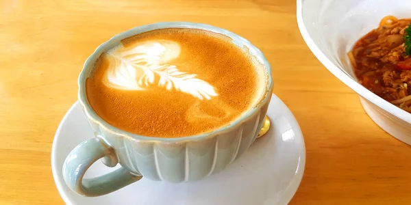 Fermer Tasse Cappuccino Art Café Latte Sur Fond Bois Table — Photo