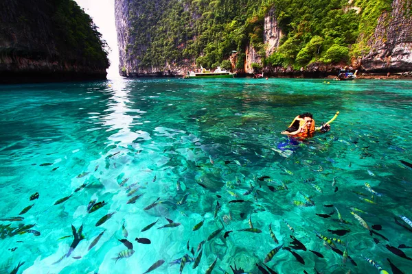 Krabi Tailândia Junho 2023 Homem Asiático Colete Salva Vidas Laranja — Fotografia de Stock