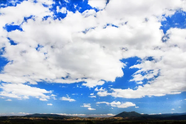 Paysage Belle Vue Verdoyante Sur Montagne Avec Ciel Bleu Large — Photo