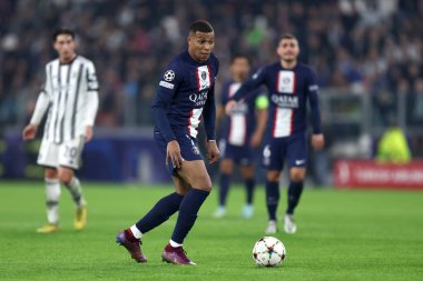 Uefa Şampiyonlar Ligi H Grubu karşılaşması sırasında Paris 'ten Kylian Mbappe Saint-Germain Fc, 2 Kasım 2022 tarihinde İtalya' nın Torino kentinde oynanan Allianz Stadyumu 'nda Juventus Fc ve Paris Saint-Germain Fc arasında oynanmıştır. .