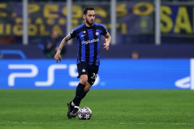 Hakan Calhanoglu of Fc Internazionale during the Uefa Champions League round of 16 first leg match between Fc Internazionale and Fc Porto on February 22, 2023 in Milano Italy .