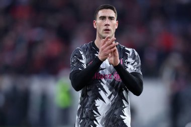 Juventus Fc takımından Dusan Vlahoviç, 16 Mart 2023 'te Almanya' nın Freiburg kentinde oynanan Uefa Avrupa Ligi Beetween Sc Freiburg ve Juventus Fc maçında .