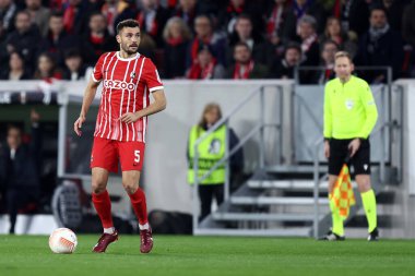 Sc Freiburg takımından Manuel Gulde, 16 Mart 2023 'te Almanya' nın Freiburg kentinde oynanan Uefa Avrupa Ligi Beetween Sc Freiburg ve Juventus Fc maçında .