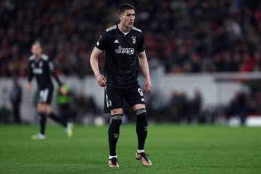 Juventus Fc takımından Dusan Vlahoviç, 16 Mart 2023 'te Almanya' nın Freiburg kentinde oynanan Uefa Avrupa Ligi Beetween Sc Freiburg ve Juventus Fc maçında .