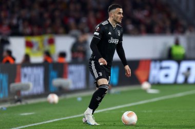 Juventus Fc takımından Filip Kostic, 16 Mart 2023 'te Almanya' nın Freiburg kentinde oynanan Uefa Avrupa Ligi Beetween Sc Freiburg ve Juventus Fc maçında .