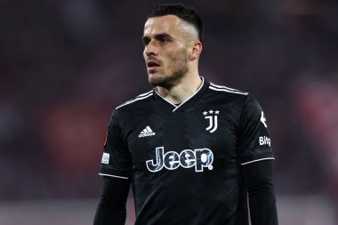 Juventus Fc takımından Filip Kostic, 16 Mart 2023 'te Almanya' nın Freiburg kentinde oynanan Uefa Avrupa Ligi Beetween Sc Freiburg ve Juventus Fc maçında .