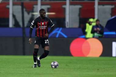 Ac Milan 'dan Fikayo Tomori UEFA Şampiyonlar Ligi çeyrek final maçında AC Milan ile Ssc Napoli arasında 12 Nisan 2023 tarihinde İtalya' nın Milano kentinde oynanan karşılaşmada.