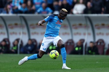 Serie A karşılaşmasında Ssc Napoli 'den Victor Osimhen ile Torino Fc ve Ssc Napoli arasında 19 Mart 2023' te İtalya 'nın Torin kentinde oynanan karşılaşma sırasında .
