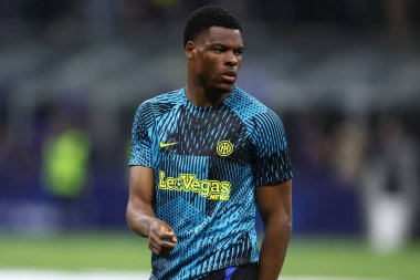 Fc Internazionale takımından Denzel Dumfries 19 Nisan 2023 'te Milano İtalya' da oynanan Uefa Şampiyonlar Ligi çeyrek final maçında Fc Internazionale ve Sl Benfica arasında oynanan Stadyum Giuseppe Meazza maçında .