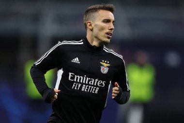 Uefa Şampiyonlar Ligi çeyrek final maçında SL Benfica 'dan Alejandro Grimaldo, 19 Nisan 2023 tarihinde Milano İtalya' da Stadio Giuseppe Meazza 'da Fc Internazionale ile Sl Benfica arasında oynanan karşılaşma sırasında .