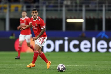 SL Benfica takımından Chiquinho Machado, 19 Nisan 2023 tarihinde Milano İtalya 'da oynanan Uefa Şampiyonlar Ligi çeyrek final maçında Stadio Giuseppe Meazza' da Fc Internazionale ile Sl Benfica arasında oynanan maçta .