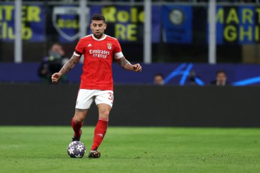 SL Benfica takımından Nicolas Otamendi, 19 Nisan 2023 tarihinde Milano İtalya 'da oynanan Uefa Şampiyonlar Ligi çeyrek final maçında Fc Internazionale ile Sl Benfica arasında oynanan Stadyum Giuseppe Meazza maçında .