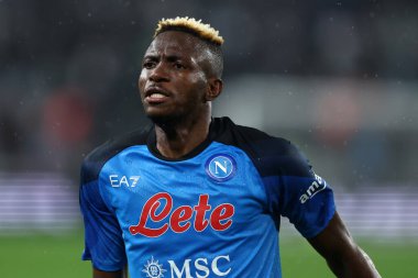 Serie A karşılaşması sırasında Ssc Napoli 'den Victor Osimhen 23 Nisan 2023 tarihinde İtalya' nın Torino kentinde Juventus Fc ve Ssc Napoli arasında oynanmıştır. .