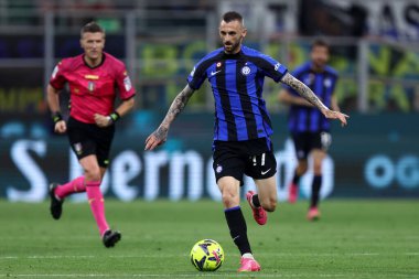 Fc Internazionale takımından Marcelo Brozovic, Fc Internazionale ve Atalanta Bc arasında 27 Mayıs 2023 'te Milano İtalya' da oynanan karşılaşmada Stadio Giuseppe Meazza 'da karşılaştı. .