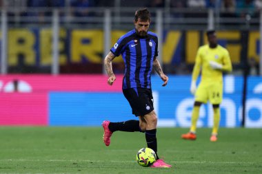 Fc Internazionale takımından Francesco Acerbi Fc Internazionale ve Atalanta Bc arasında 27 Mayıs 2023 'te Milano' da oynanan maçta .
