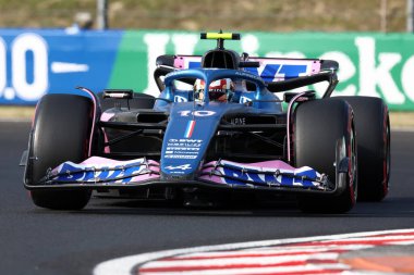 23 Temmuz 2023 'te Macaristan' ın F1 Grand Prix 'si sırasında Alpine F1' den Pierre Gasly yolda..
