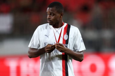 Ac Milan 'dan Pierre Kalulu Silvio Berlusconi kupa maçında Ac Monza ve Ac Milan arasında oynanan futbol maçında.