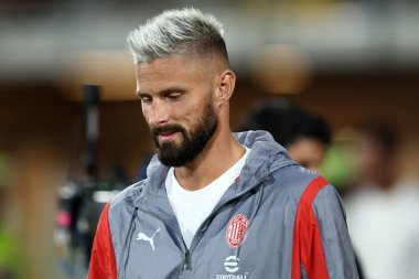 Monza, İtalya. 8 Ağustos 2023. Ac Monza ile Ac Milan arasındaki Silvio Berlusconi kupa futbol maçında Olivier Giroud.