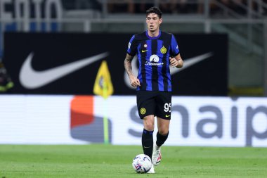 Milano, İtalya. 19 Agusut 2023 . Fc Internazionale 'den Alessandro Bastoni Fc Internazionale ve Ac Monza arasında oynanan Serie A futbol maçı sırasında.