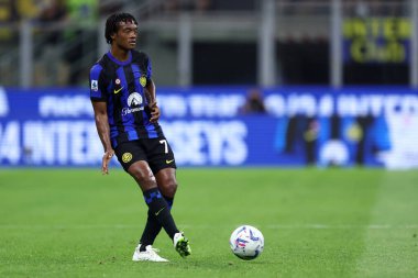 Milano, İtalya. 19 Agusut 2023 . Fc Internazionale 'den Juan Cuadrado Fc Internazionale ve Ac Monza arasındaki Serie A futbol maçı sırasında.