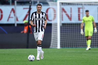 Milano, Itayl. 19 Eylül 2023. Uefa Şampiyonlar Ligi maçında Newcastle United Fc 'ten Fabian Schar ile Ac Milan ve Newcastle United Fc.