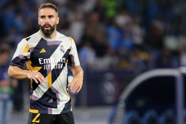 Real Madrid Cf 'den Daniel Carvajal, Uefa Şampiyonlar Ligi Beetween Ssc Napoli ve Real Madrid CF' nin 3 Ekim 2023 'te Napoli, İtalya' da oynanan karşılaşma öncesi ısınma sırasında .