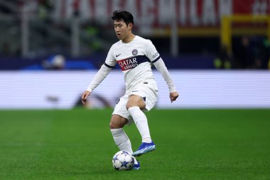 Uefa Şampiyonlar Ligi maçında Paris Saint-Germain Fc takımından Lee Kang-in Ac Milan ile Paris Saint-Germain arasındaki maçta..