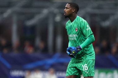Uefa Şampiyonlar Ligi karşılaşmasında Ac Milan ve Paris Saint-Germain arasında Ac Milan 'dan Mike Maignan.