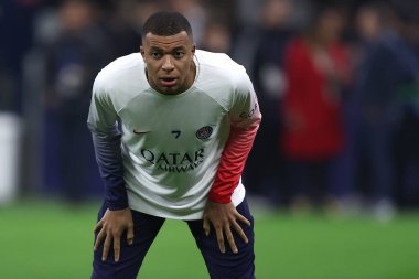 Uefa Şampiyonlar Ligi karşılaşmasında Paris Saint-Germain Fc takımından Kylian Mbappe ile Ac Milan ve Paris Saint-Germain arasında oynanan karşılaşma.