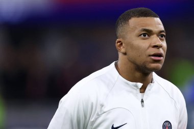 Uefa Şampiyonlar Ligi karşılaşmasında Paris Saint-Germain Fc takımından Kylian Mbappe ile Ac Milan ve Paris Saint-Germain arasında oynanan karşılaşma.