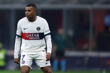 Uefa Şampiyonlar Ligi karşılaşmasında Paris Saint-Germain Fc takımından Kylian Mbappe ile Ac Milan ve Paris Saint-Germain arasında oynanan karşılaşma.
