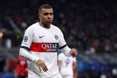 Uefa Şampiyonlar Ligi karşılaşmasında Paris Saint-Germain Fc takımından Kylian Mbappe ile Ac Milan ve Paris Saint-Germain arasında oynanan karşılaşma.