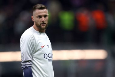 Uefa Şampiyonlar Ligi karşılaşmasında Paris Saint-Germain Fc takımından Milan Skriniar Ac Milan ve Paris Saint-Germain arasında oynanan karşılaşmada.