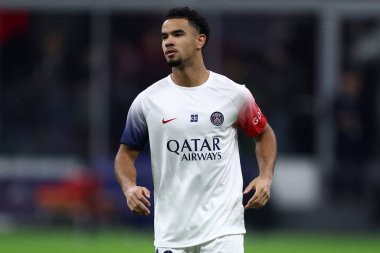 Uefa Şampiyonlar Ligi karşılaşmasında Paris Saint-Germain Fc 'den Warren Zaire-Emery ile Ac Milan ve Paris Saint-Germain arasında oynanan karşılaşma sırasında.