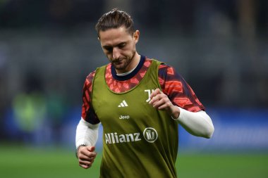4 Şubat 2024. Milan (İtalya) Serie A karşılaşmasında Juventus Fc ve Juventus Fc arasında oynanan karşılaşmada Juventus Fc 'li Adrien Rabiot.