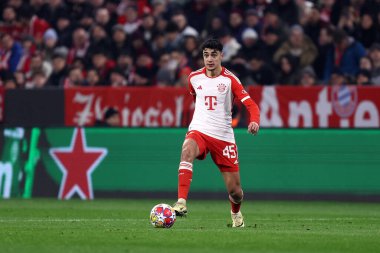 Münih (Almanya) - 5 Mart 2024 - Uefa Şampiyonlar Ligi ikinci turunda FC Bayern Münih 'ten Aleksandar Pavloviç ve Ss Lazio.