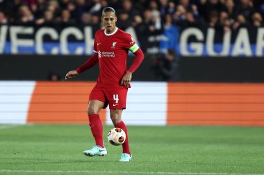 Bergamo, İtalya. 18 / 04 / 2023 - Uefa Avrupa Ligi karşılaşması sırasında Liverpool Fc takımından Virgil van Dijk Atalanta Bc ve Liverpool Fc .